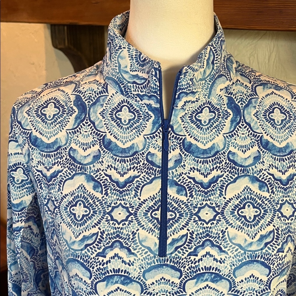 Ibkul Blue and White Print 1/4 Zip Vented Top, size M - Picture 2 of 8
